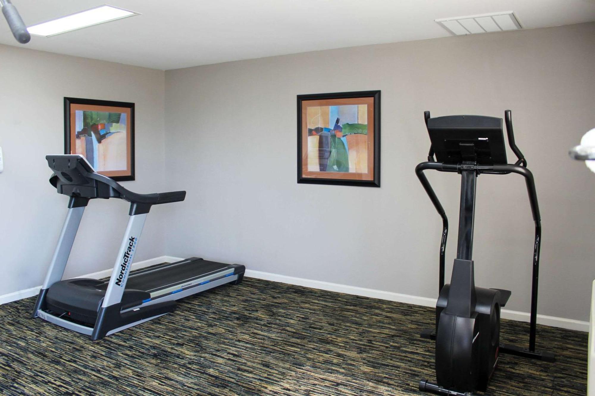 Quality Near Cumberland Mountain State Park Inn 2*