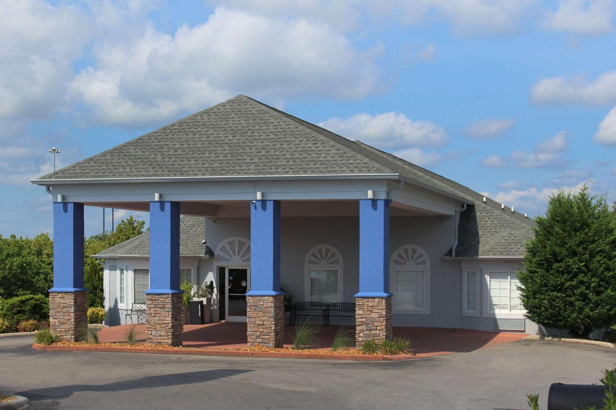 Quality Near Cumberland Mountain State Park Inn 2*